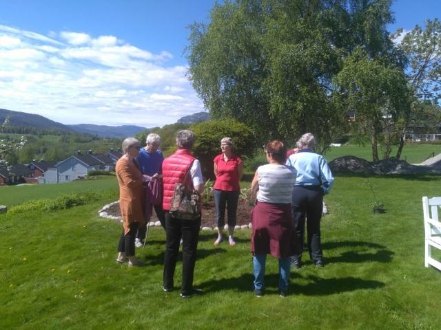 Møte med hagekonsulenten Mari Marstein 23. mai 2017 Møte med hagekonsulenten Mari Marstein 23. mai 2017